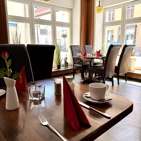 Ξενοδοχείο Am Dom 2*