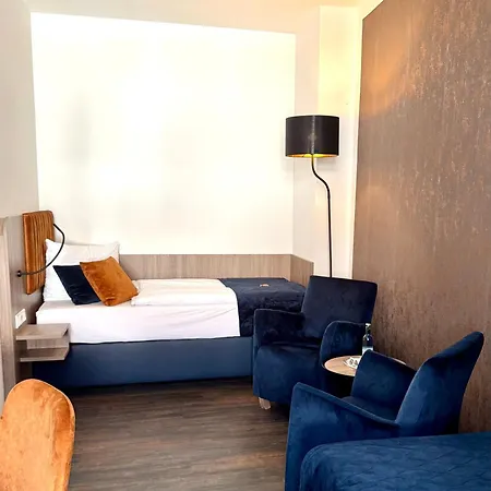 Am Dom Hotel 2*