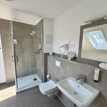 Ξενοδοχείο Am Dom 2*