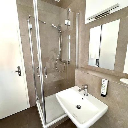 Ξενοδοχείο Am Dom 2*