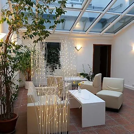 Am Dom Otel 2*