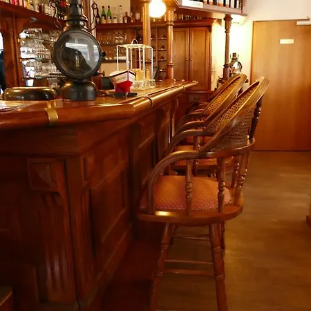 Ξενοδοχείο Am Dom 2*